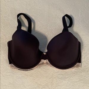 B. Tempt’d by Wacoal bra in black, 34 DDD